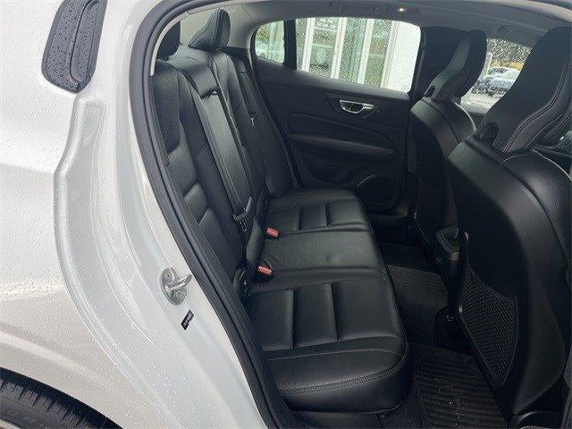 2024 Volvo S60 B5 FWD Plus Dark Theme