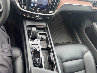 2024 Volvo S60 B5 FWD Plus Dark Theme