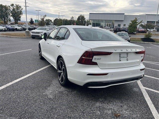 2024 Volvo S60 B5 FWD Plus Dark Theme