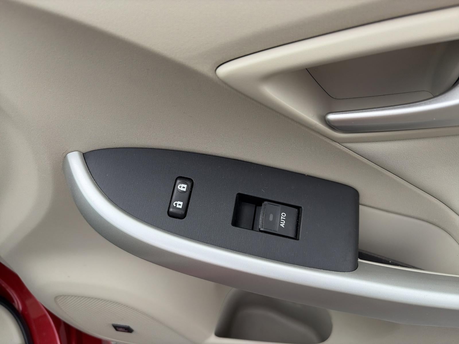 2015 Toyota Prius 5dr HB Four (Natl)
