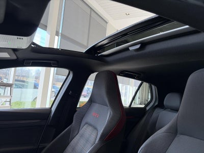 2023 Volkswagen Golf GTI 2.0T SE DSG