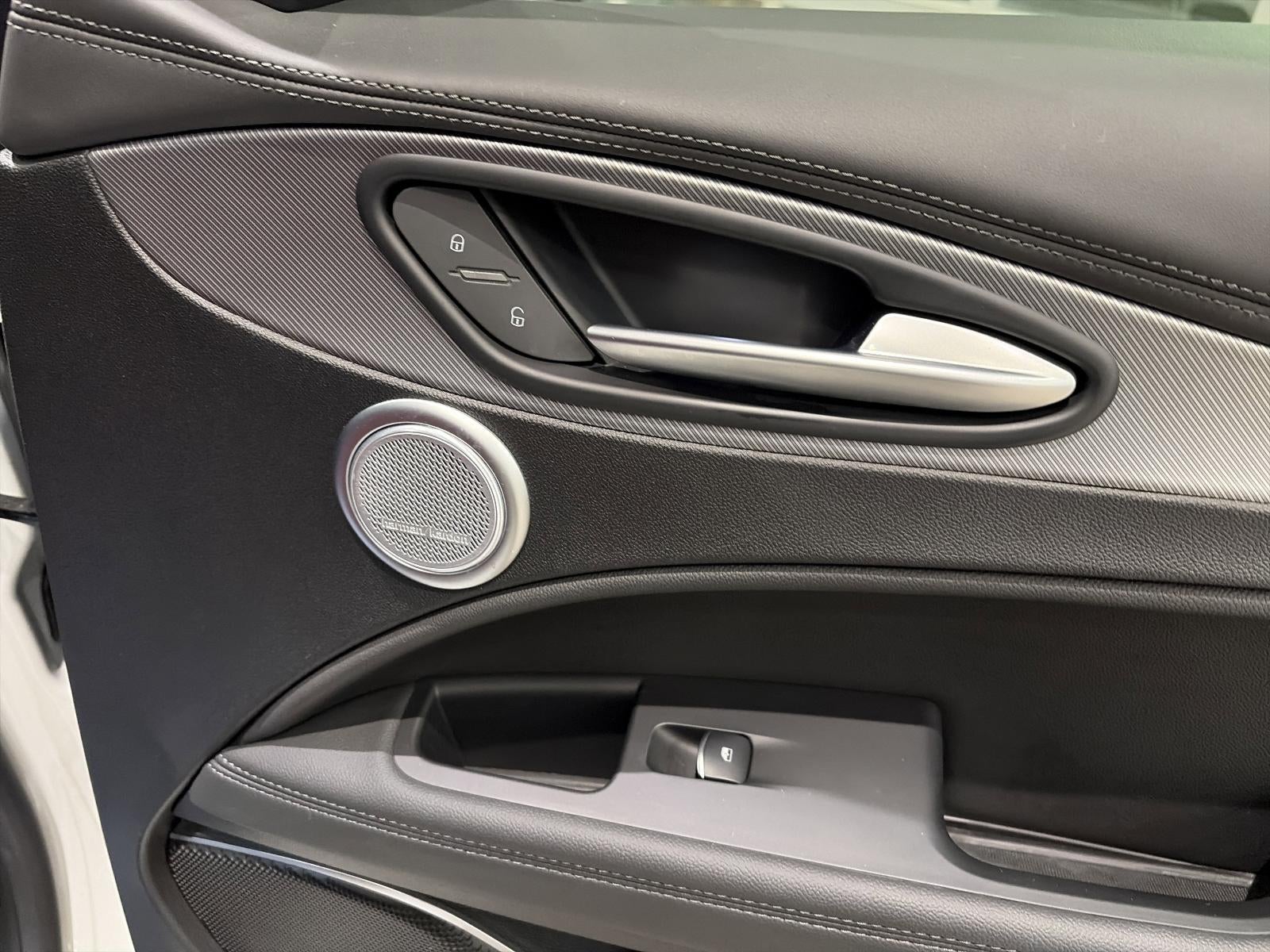 2023 Alfa Romeo Stelvio Veloce AWD