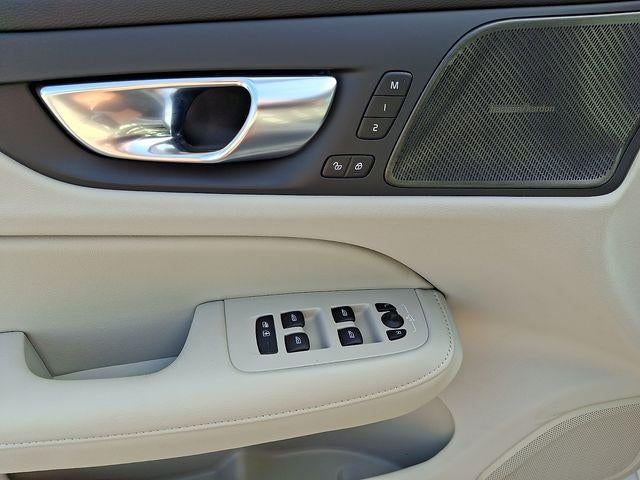 2025 Volvo S60 Plug-In Hybrid T8 AWD Plus