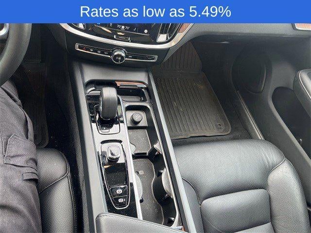 2024 Volvo S60 B5 FWD Plus Dark Theme