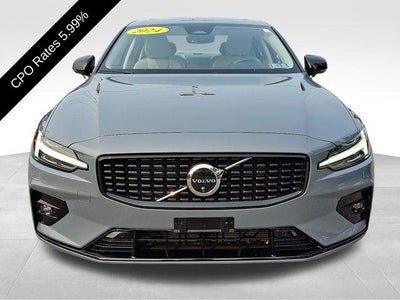 2024 Volvo S60 B5 AWD Plus Dark Theme