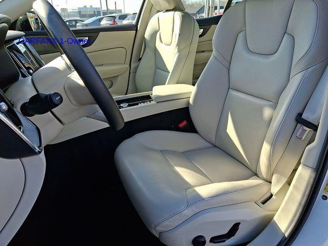 2024 Volvo S60 B5 AWD Plus Dark Theme