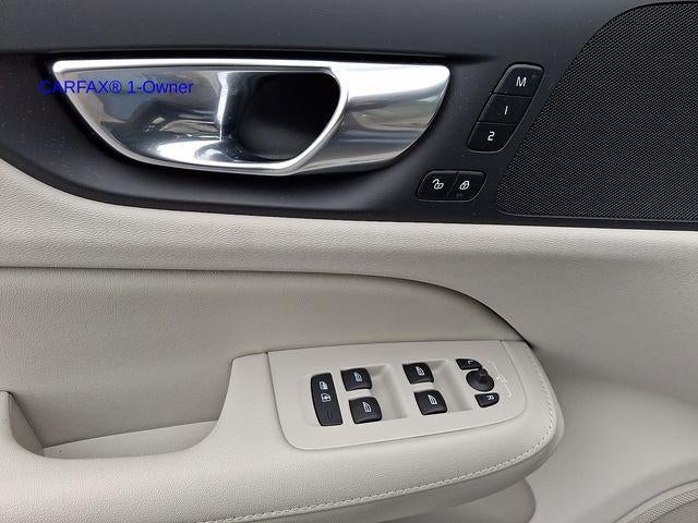 2023 Volvo S60 B5 AWD Plus Dark Theme