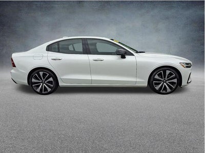 2022 Volvo S60 B5 AWD Momentum