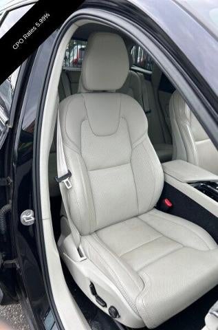 2023 Volvo XC60 B6 AWD Ultimate Dark Theme