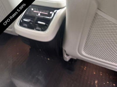 2023 Volvo XC60 B6 AWD Ultimate Dark Theme