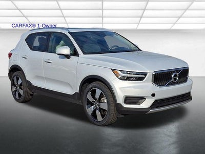 2020 Volvo XC40 T5 AWD Momentum