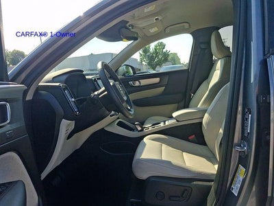 2019 Volvo XC40 T5 AWD Momentum
