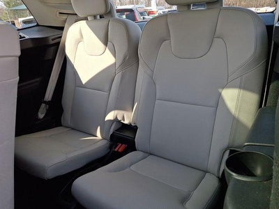 2019 Volvo XC90 T6 AWD Momentum