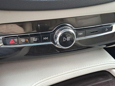 2019 Volvo XC90 T6 AWD Momentum