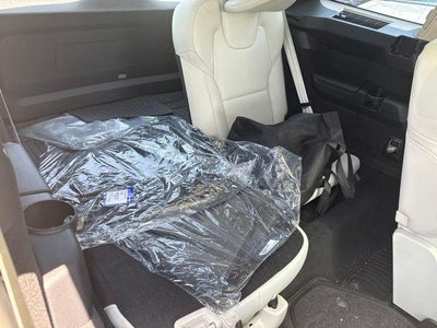 2025 Volvo XC90 Plug-In Hybrid T8 AWD Ultra 6-Seater