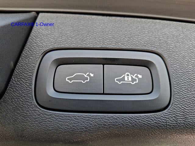 2023 Volvo XC60 B5 AWD Ultimate Bright Theme