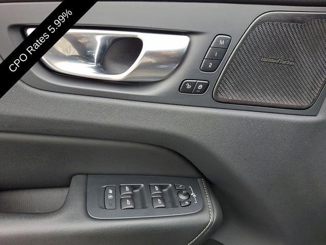 2023 Volvo XC60 B5 AWD Ultimate Bright Theme