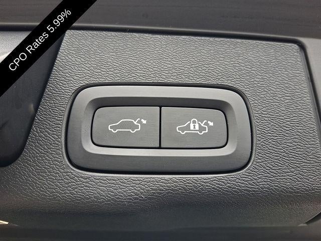 2023 Volvo XC60 B5 AWD Ultimate Bright Theme