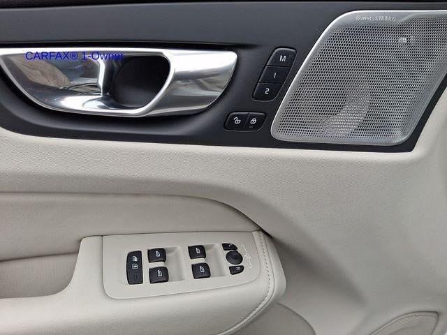 2023 Volvo XC60 B5 AWD Ultimate Bright Theme