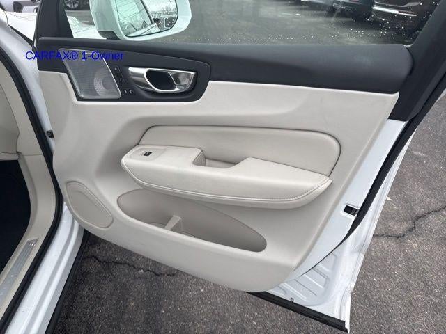 2023 Volvo XC60 B5 AWD Ultimate Bright Theme