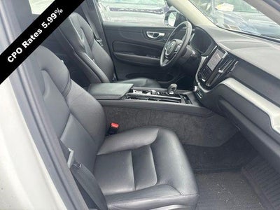 2024 Volvo XC60 B5 AWD Core Dark Theme