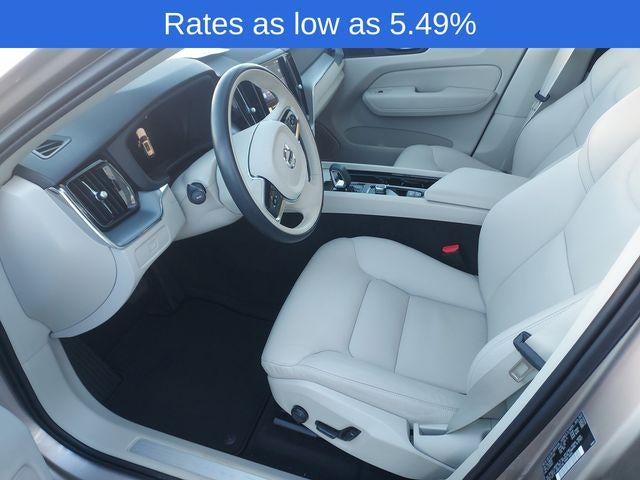 2024 Volvo XC60 B5 AWD Core Dark Theme