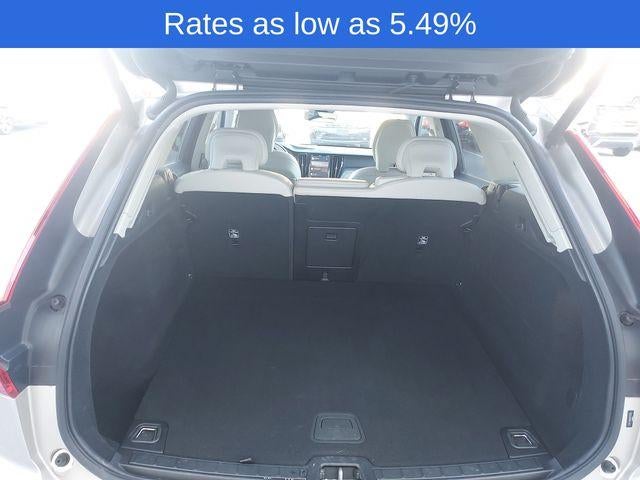 2024 Volvo XC60 B5 AWD Core Dark Theme