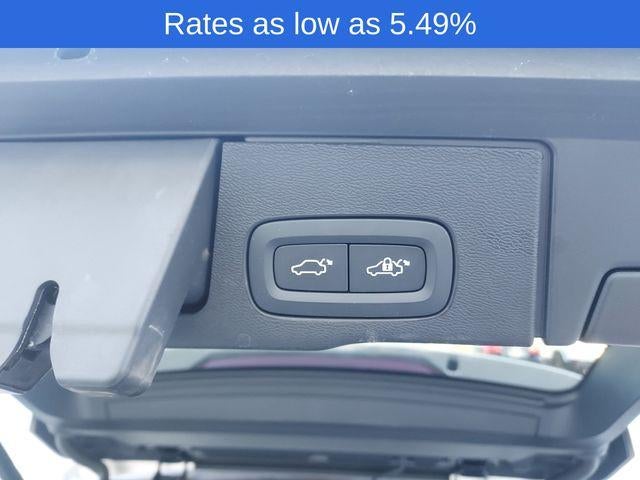 2024 Volvo XC60 B5 AWD Core Dark Theme