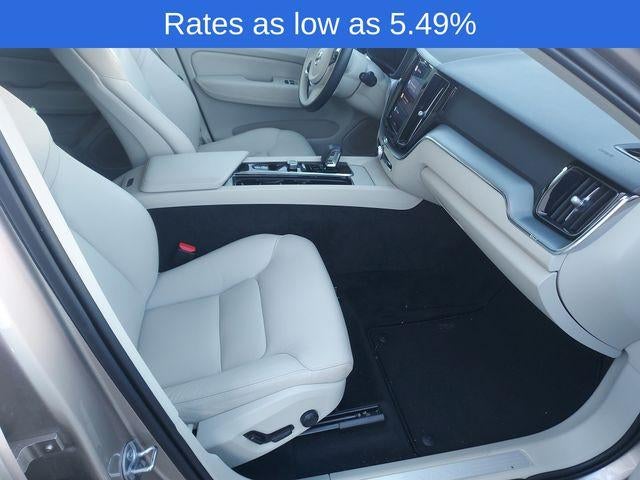 2024 Volvo XC60 B5 AWD Core Dark Theme