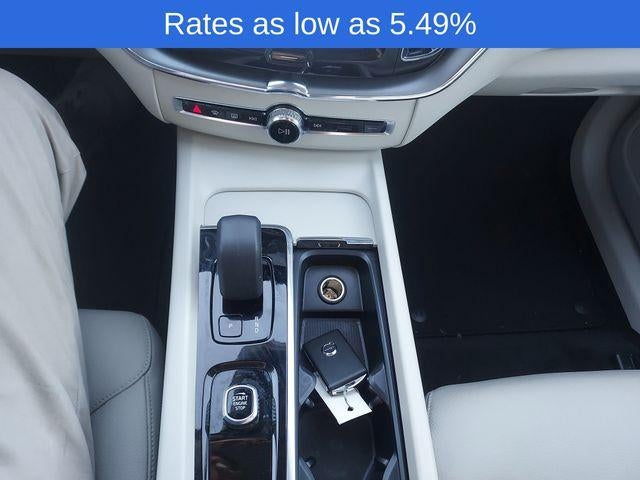 2024 Volvo XC60 B5 AWD Core Dark Theme