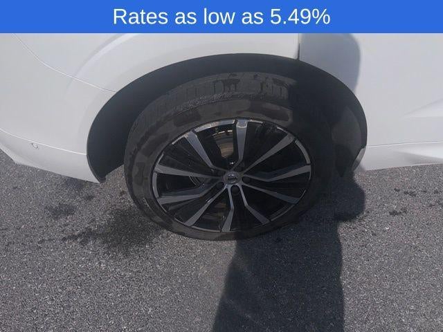 2024 Volvo XC60 B5 AWD Plus Dark Theme