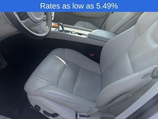 2024 Volvo XC60 B5 AWD Plus Dark Theme