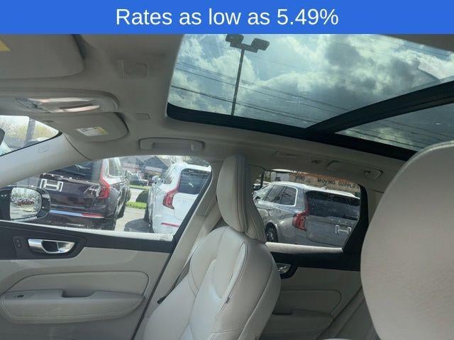 2024 Volvo XC60 B5 AWD Plus Dark Theme