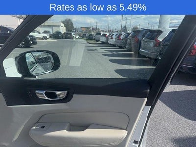 2024 Volvo XC60 B5 AWD Plus Dark Theme