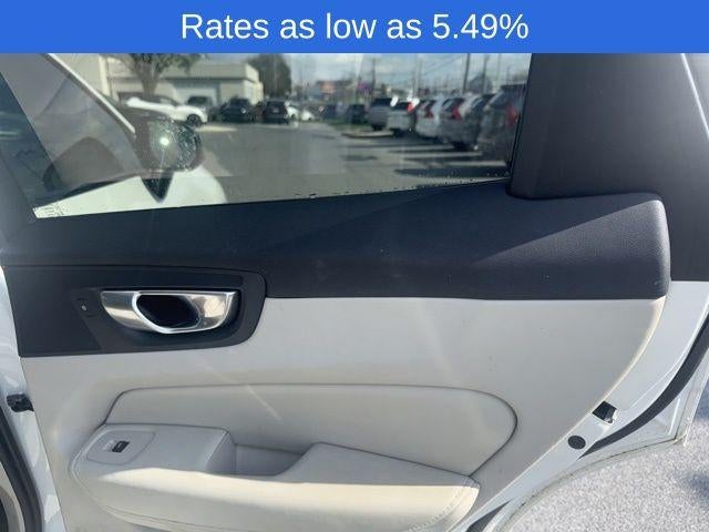 2024 Volvo XC60 B5 AWD Plus Dark Theme