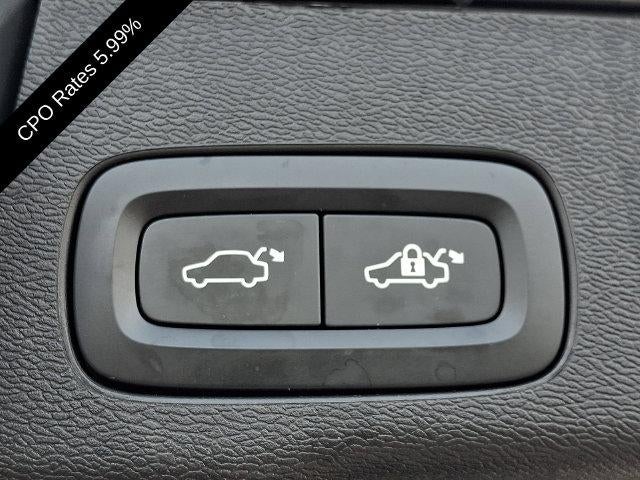 2024 Volvo XC60 B5 AWD Plus Dark Theme