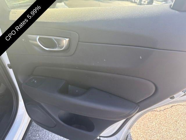 2024 Volvo XC60 B5 AWD Plus Dark Theme