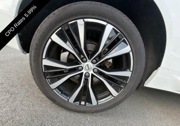 2024 Volvo XC60 B5 AWD Plus Dark Theme