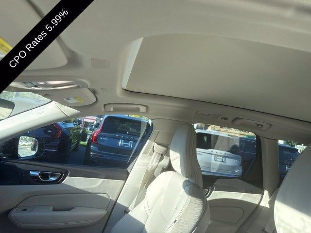 2024 Volvo XC60 B5 AWD Plus Dark Theme