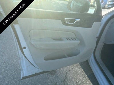 2024 Volvo XC60 B5 AWD Plus Dark Theme