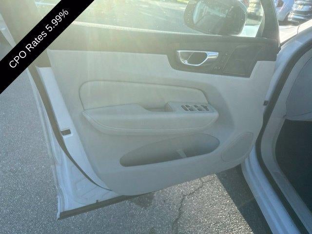 2024 Volvo XC60 B5 AWD Plus Dark Theme