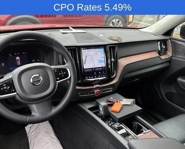 2024 Volvo XC60 B5 AWD Plus Dark Theme