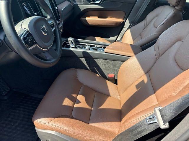2024 Volvo XC60 B5 AWD Plus Dark Theme
