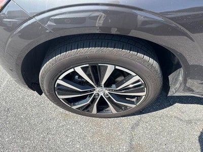 2024 Volvo XC60 B5 AWD Plus Dark Theme