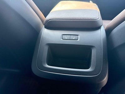 2024 Volvo XC60 B5 AWD Plus Dark Theme