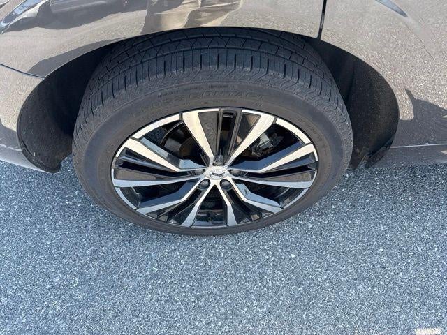 2024 Volvo XC60 B5 AWD Plus Dark Theme