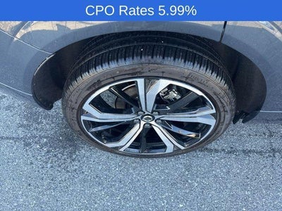 2024 Volvo XC60 B5 AWD Ultimate Dark Theme