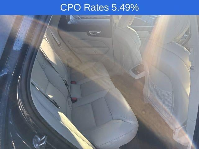 2024 Volvo XC60 B5 AWD Ultimate Dark Theme