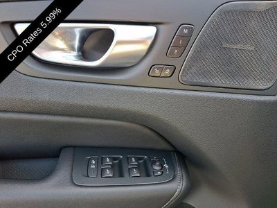 2024 Volvo XC60 B5 AWD Ultimate Dark Theme