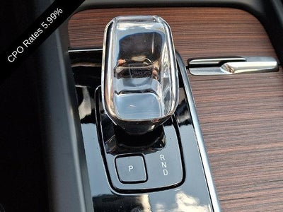 2024 Volvo XC60 B5 AWD Ultimate Dark Theme